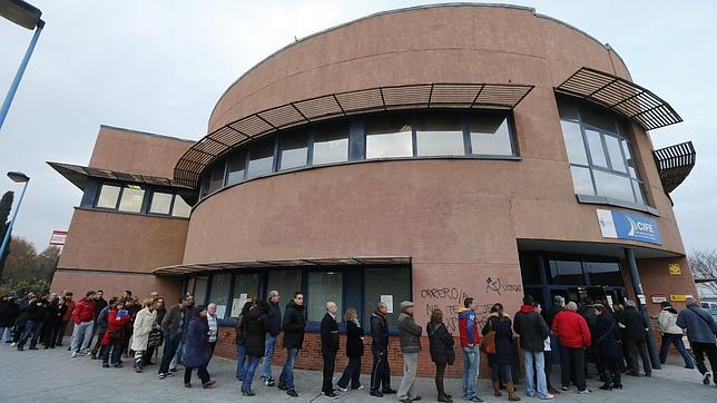 La prórroga de la ayuda de 400 euros a parados sin prestación entra en vigor hoy