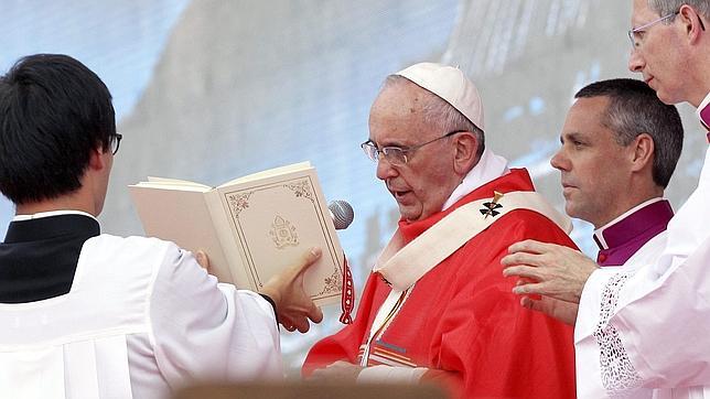 Un millón de personas acompañan al Papa en la beatificación de 124 mártires coreanos