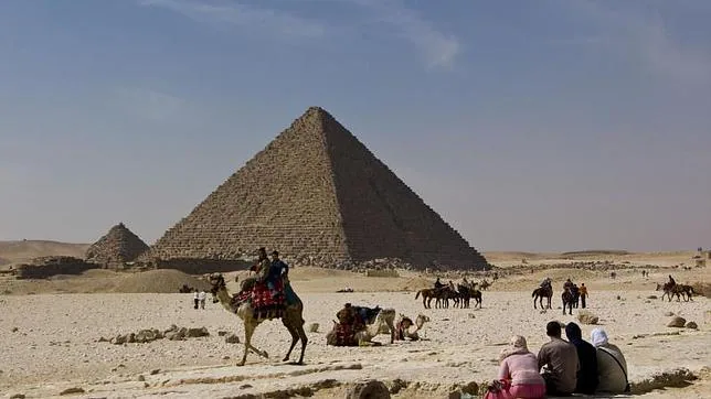 Egipto recupera piezas que habían sido robadas de la Gran Pirámide de Guiza