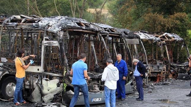 La Ertzaintza investiga si la quema de cinco autobuses es «kale borroka»
