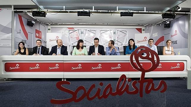 La nueva cúpula del PSOE plantea retrasar las primarias