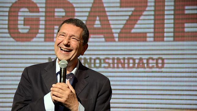 Ignazio Marino celebra su elección como alcalde de Roma