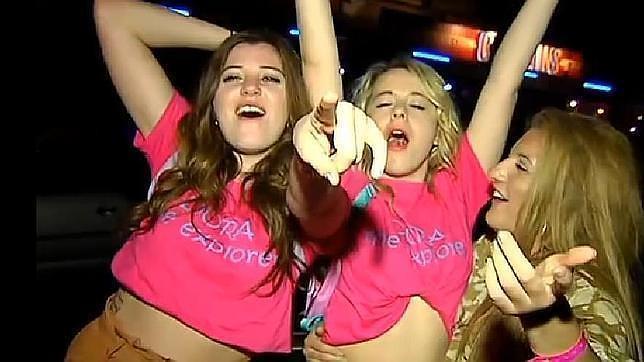 Jóvenes turistas durante la celebración del «Saloufest»