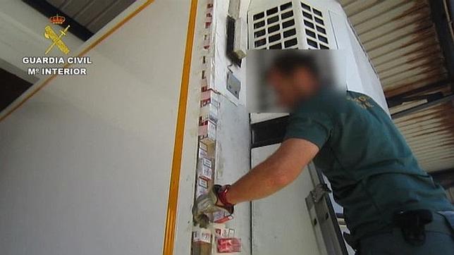Así esconden los traficantes de tabaco su mercancía