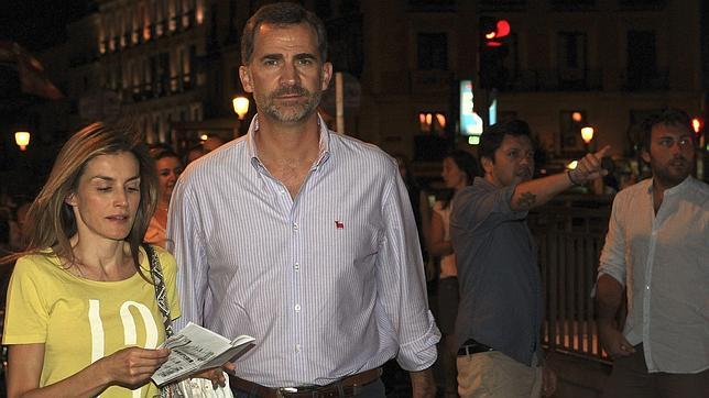 Los Reyes de España se van al cine en Madrid