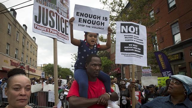 Multitudinaria manifestación en Nueva York por la muerte de otro afroamericano