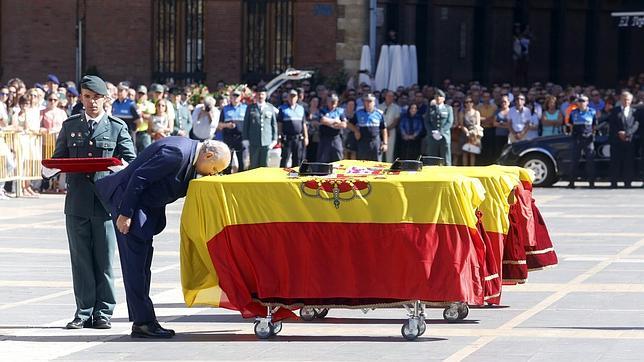 Cientos de leoneses despiden a los tres guardias civiles fallecidos