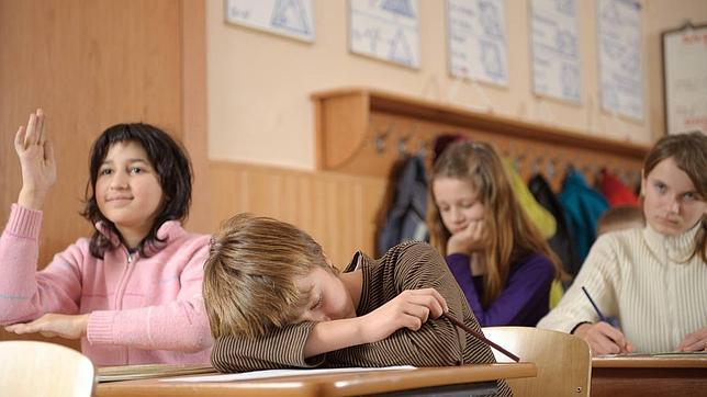 Proponen retrasar la hora de entrada en los institutos para que los alumnos duerman más
