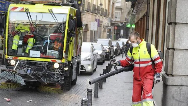 La sombra de la huelga sobrevuela la recogida de basuras en Madrid