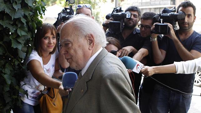 Entidades vecinales catalanas crean un frente común para querellarse contra Pujol