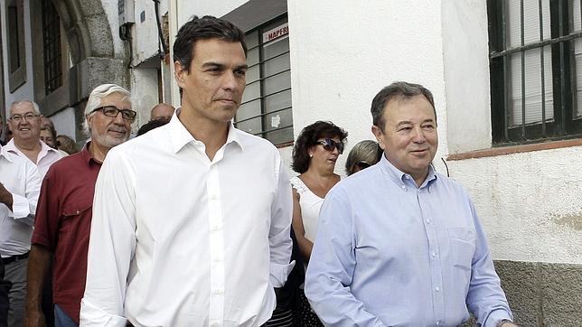 Pedro Sánchez se estrena en su primera visita militar: la UME que creó Zapatero