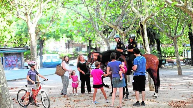 A la caza del pederasta: más policias en parques y colegios para el inicio del curso