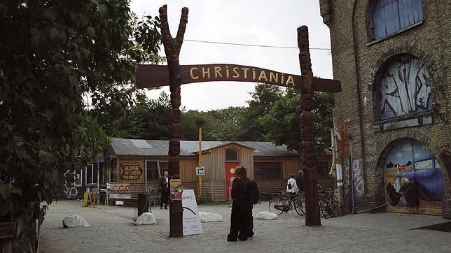 La entrada a la micronación está abierta a cualquiera que quiera pasar, sin controles