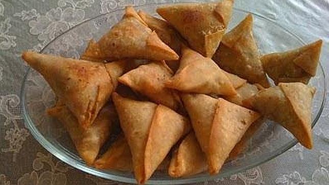 Las samosas suelen ser el aperitivo del suculento menú