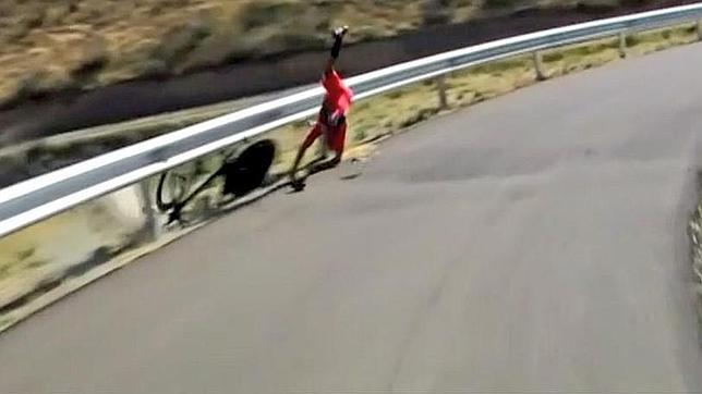 Espectacular caída de Quintana en la contrarreloj