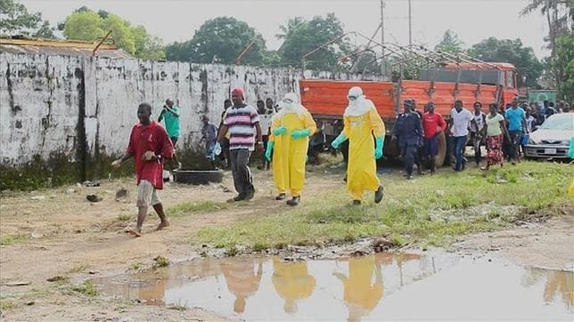 El brote del ébola podría descontrolarse sin una respuesta mundial, según advierte EE.UU.