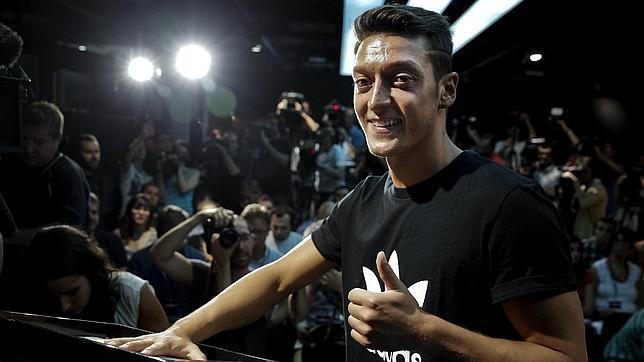 Mesut Ozil, durante un acto publicitario