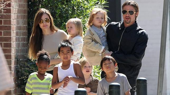 Angelina Jolie y Brad Pitt ya son marido y mujer