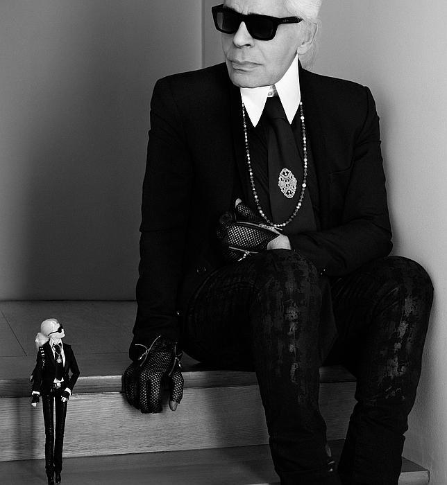 Karl Lagerfeld viste a la muñeca más famosa del mundo