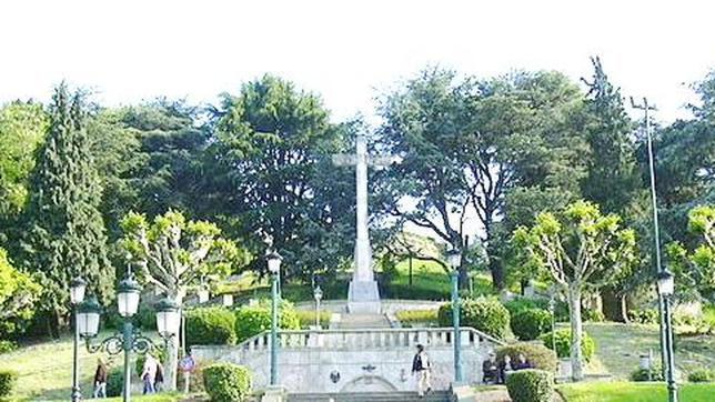 Vigo debe derribar «de inmediato» la cruz de O Castro