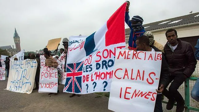 Londres enviará vallas de la cumbre de la OTAN para frenar a los inmigrantes en Calais