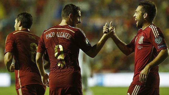 España deshace a una débil Macedonia