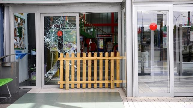 Asaltan una joyería del centro comercial «Puerta de Toledo» empotrando un todoterreno