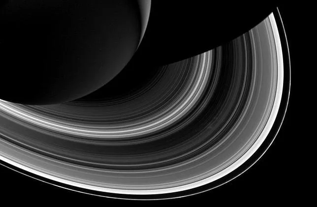 Nuevas lunas se crean y se destruyen en los anillos de Saturno