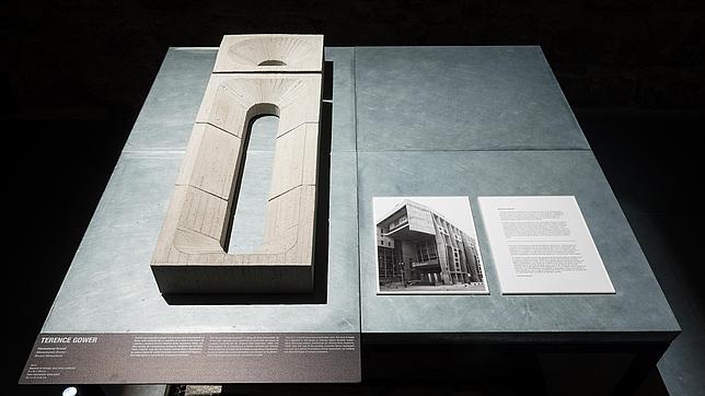 El Macba cuestiona qué sentido tienen los monumentos en el siglo XXI