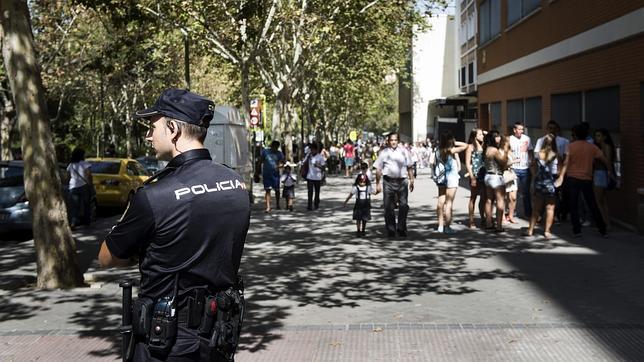 Más de 300 policías refuerzan la vigilancia por el pederasta de Ciudad Lineal