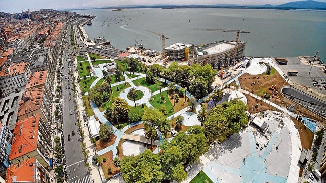 El centro Botín, en plena construcción en la bahía de Santander