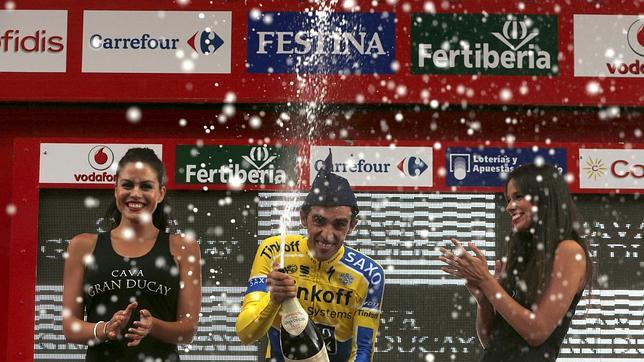 El paso de la Vuelta por La Coruña obliga a cortes de circulación por toda la ciudad