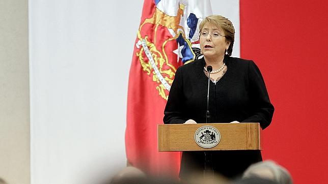 Bachelet pide a los militares que informen sobre los desaparecidos de Pinochet