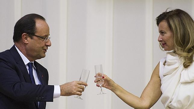 ¿Por qué la vida privada de los políticos españoles no es tan mediática como la de los franceses?