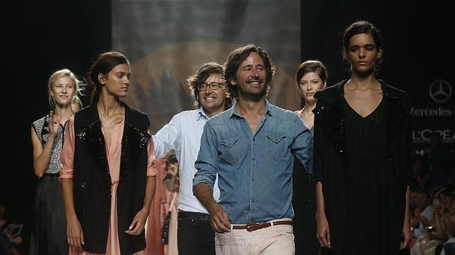 Rayas midi, barcos marineros y paillettes en el verano de Ailanto