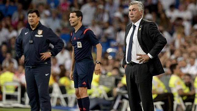 Ancelotti, con Germán Burgos de fondo