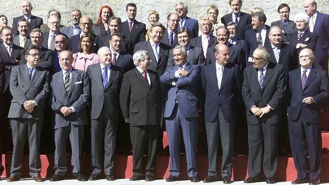 Reunión de los padres de la Constitución en el parador de Gredos en el XXV aniversario de la Carta Magna