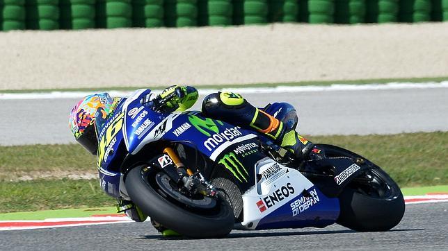 Rossi vuelve a casa a lo campeón