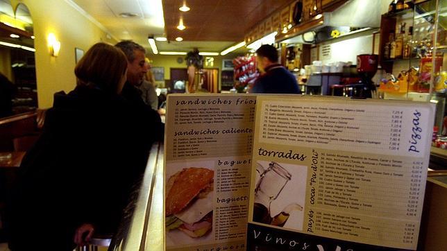 Rótulos en Castellano de un establecimiento en Barcelona