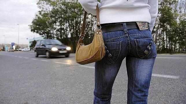 Cinco detenidos por exigir dinero a una joven por ejercer la prostitución