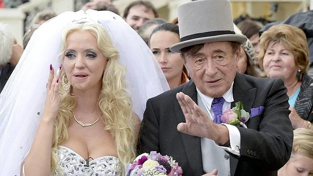 Richard Lugner, multimillonario de 81 años, se casa con una conejita Playboy de 24