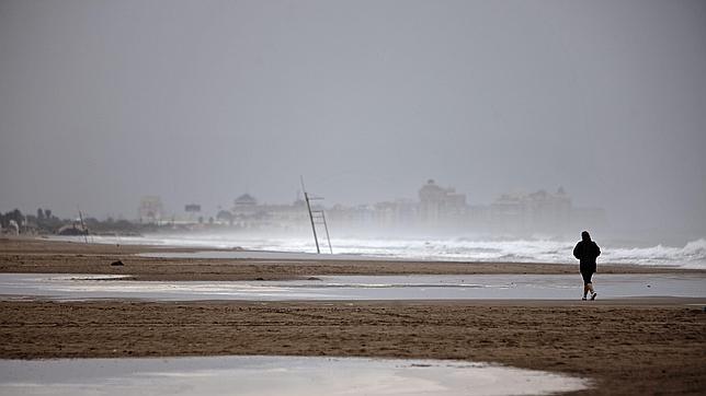 Valencia y Castellón, en alerta por unas lluvias que no llegarán a Alicante
