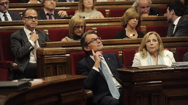 Mas amenaza a ERC con buscar un nuevo socio ante la presión sobre el 9-N