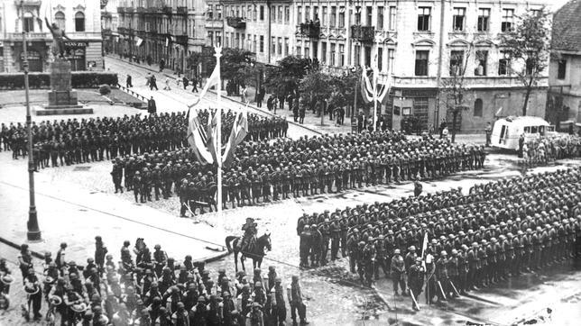 Varsovia resiste el ataque de las tropas alemanas