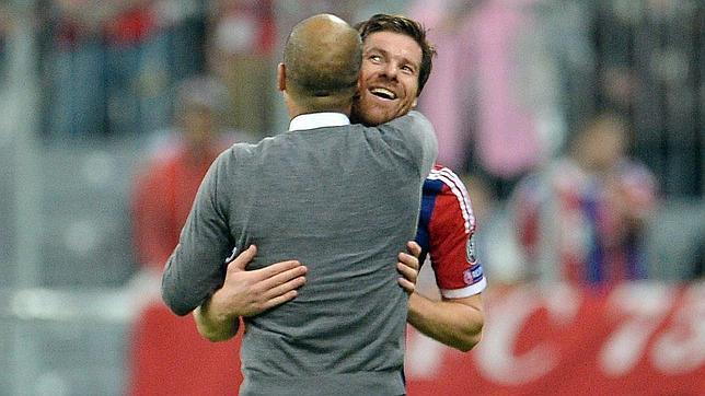 Guardiola: «Pocas cosas puedo enseñarle a Xabi Alonso»