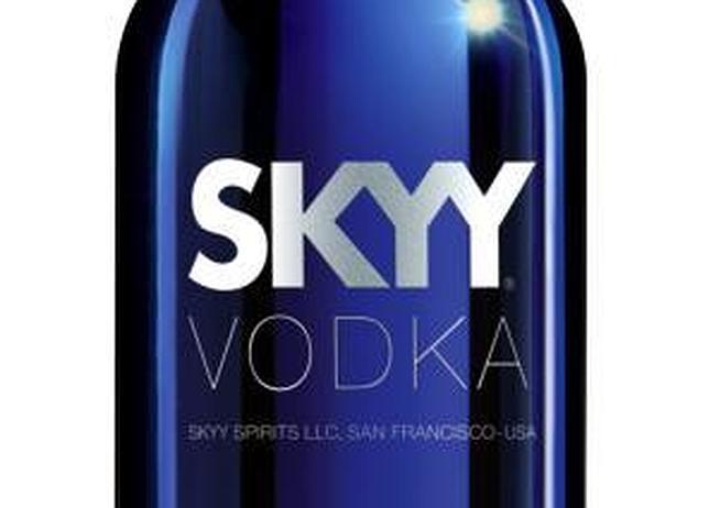 Botella de Skyy vodka