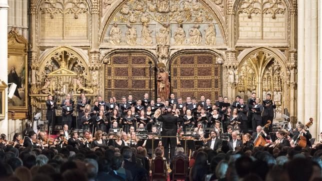 El sonido del «Réquiem» llenó de emociones la catedral