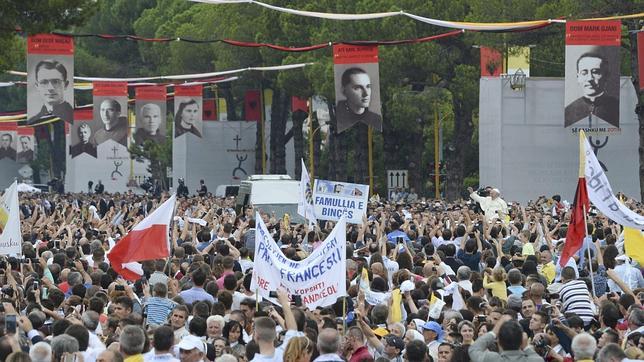 El Papa invita a los jóvenes a «decir ‘no’ a la idolatría del dinero, las drogas y la violencia»
