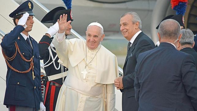 El Papa aplaude en Albania la «confianza mutua entre católicos, ortodoxos y musulmanes»