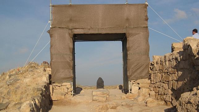 Los rayos de sol cruzarán este amanecer la Puerta íbera de Puente Tablas